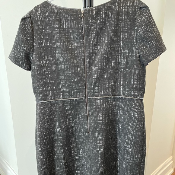 Tahari Woman, tailored dress, size 16 - worn once! - Picture 4 of 5